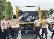 Tindak Lanjut Instruksi Presiden, Kapolres Barsel Pimpin Gerakan Indonesia ASRI Bersihkan Fasilitas Umum