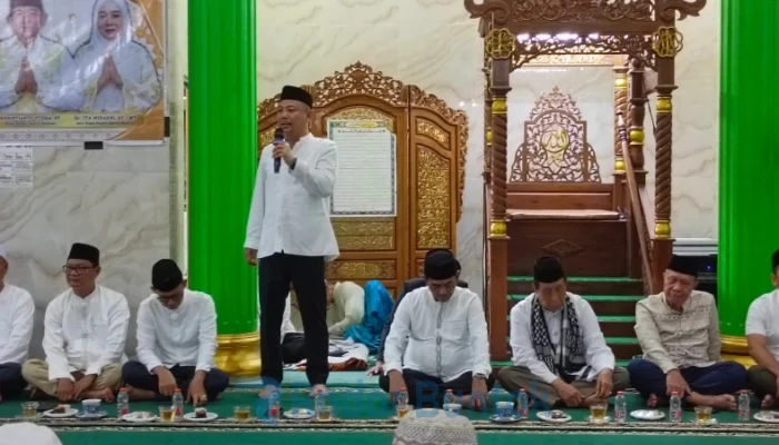 Safari Ramadhan Karau Kuala, Bupati Barsel Serap Aspirasi dan Serahkan Bantuan Masjid