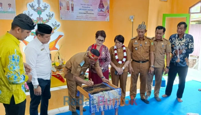 Wabup Barsel Resmikan Balai Basarah Pakat Maeh dan Hadiri Dharma Santi Nyepi 1948