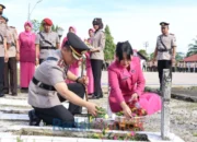 Peringati Hari Bhayangkara Ke-80, Kapolres Barsel Pimpin Ziarah Makam Pahlawan